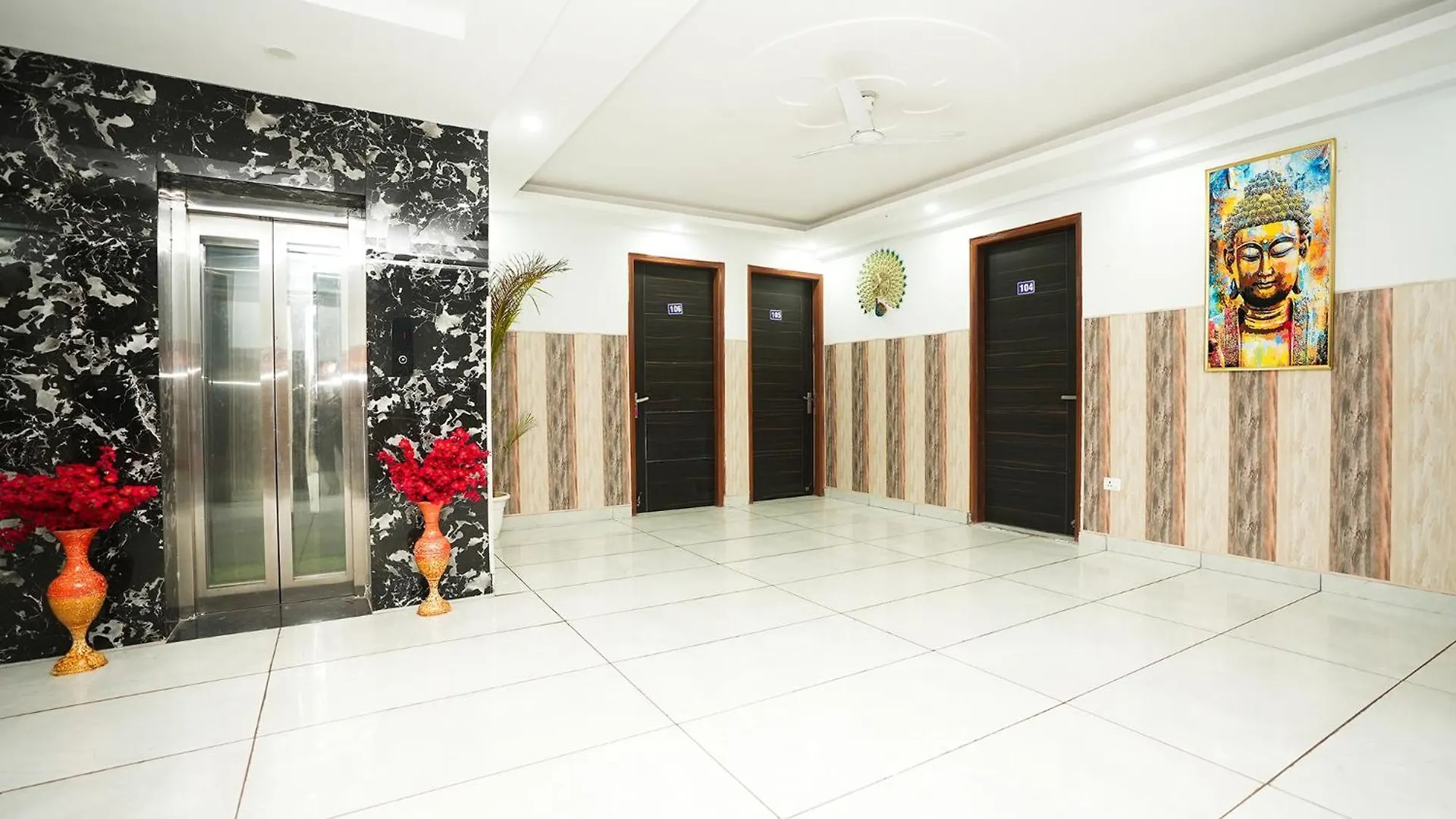 Fabhotel Tanvi Premium 구르가온 3*,  인도