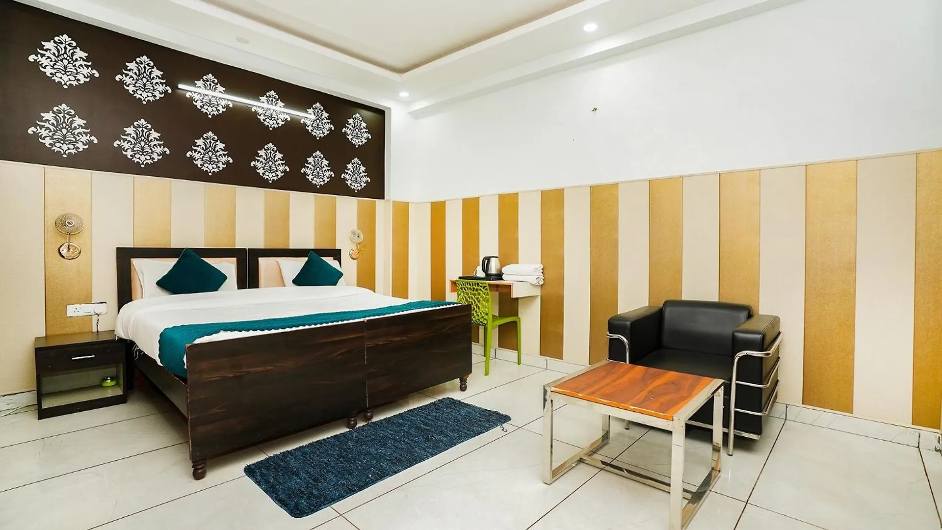 Fabhotel Tanvi Premium 구르가온 3*,