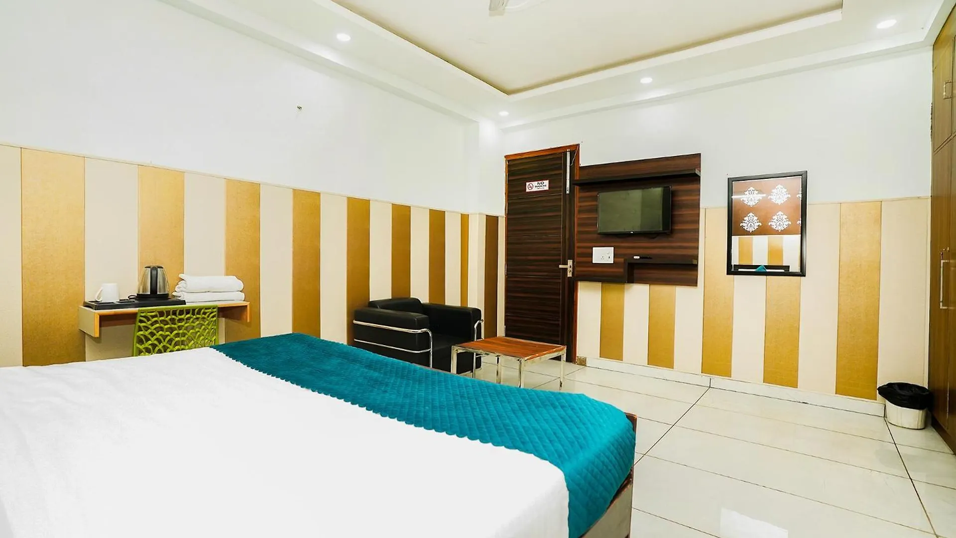 Fabhotel Tanvi Premium 구르가온 호텔