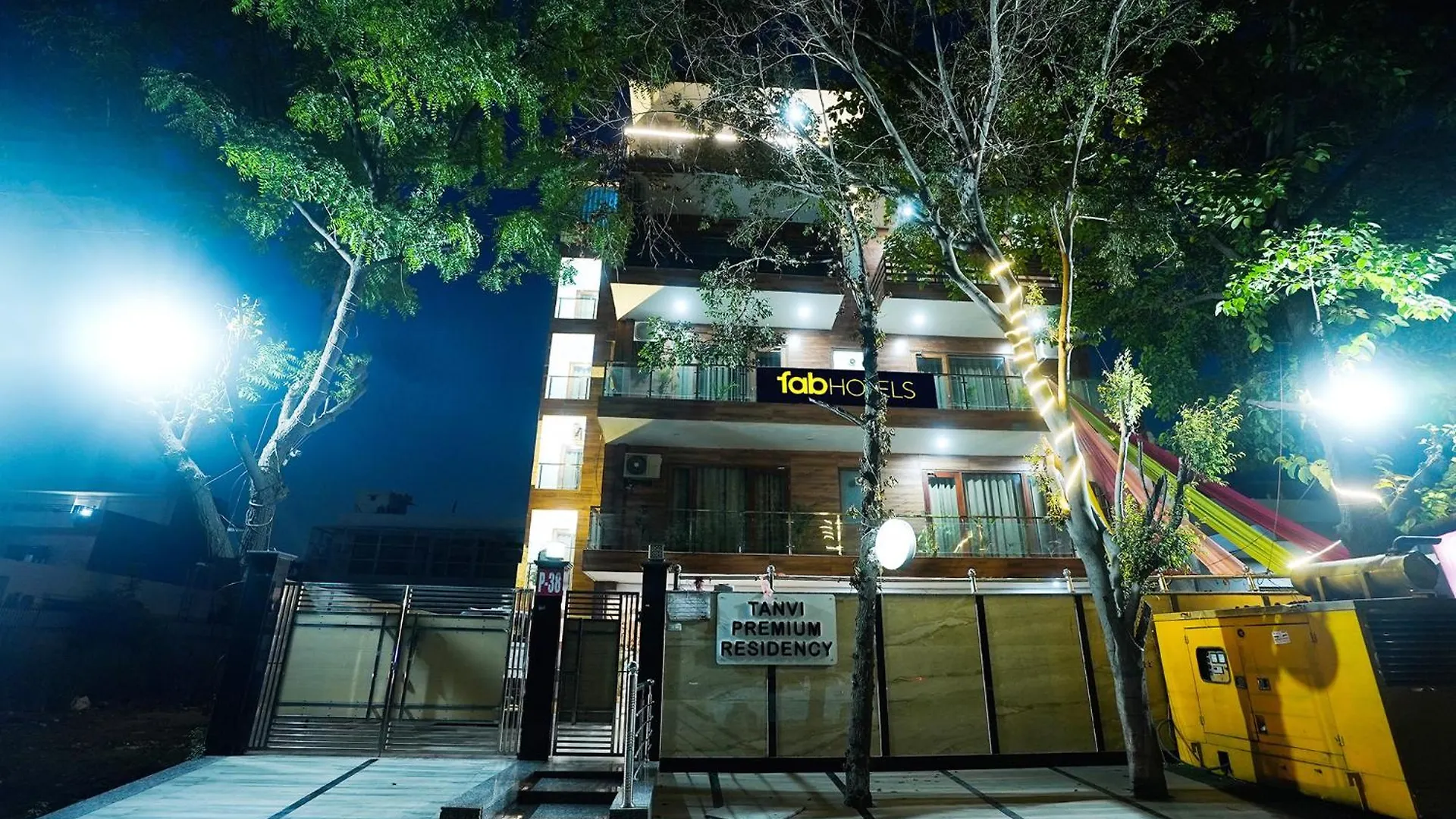 Fabhotel Tanvi Premium 구르가온
