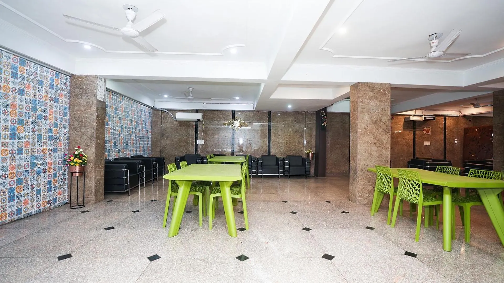 Fabhotel Tanvi Premium 구르가온 3*,
